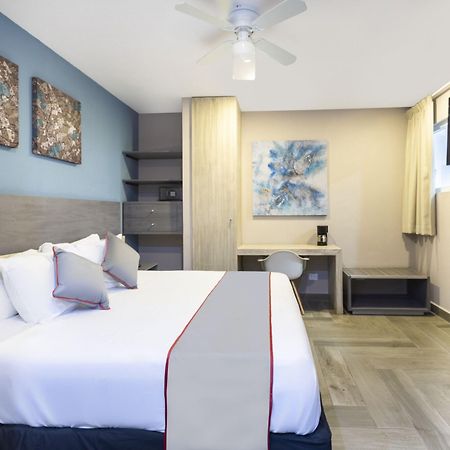 Bfh Attraction Deluxe Hotel プレヤデルカーメン エクステリア 写真