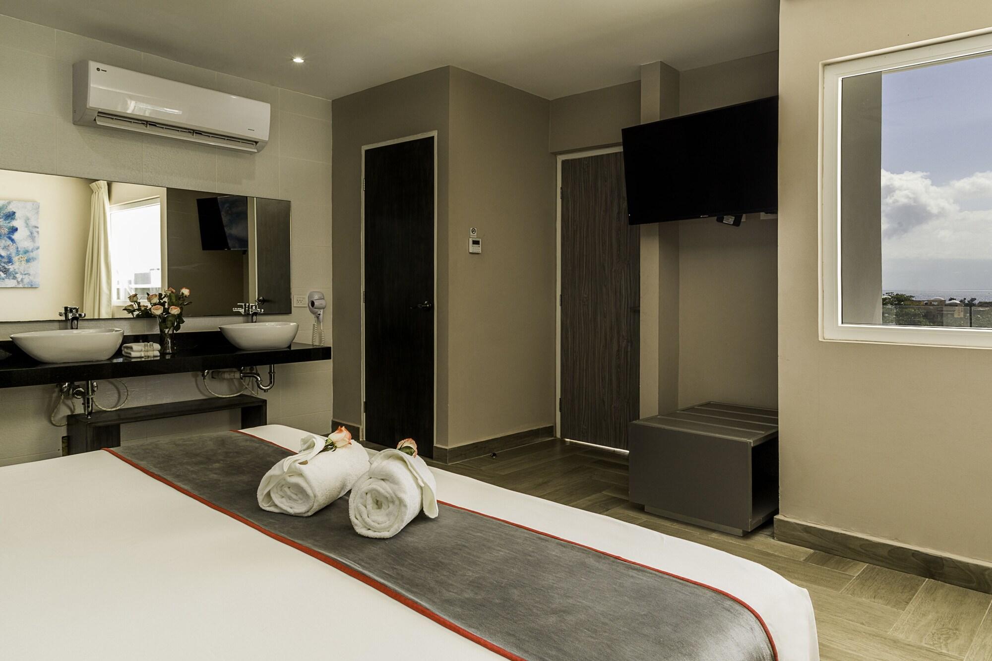 Bfh Attraction Deluxe Hotel プレヤデルカーメン エクステリア 写真